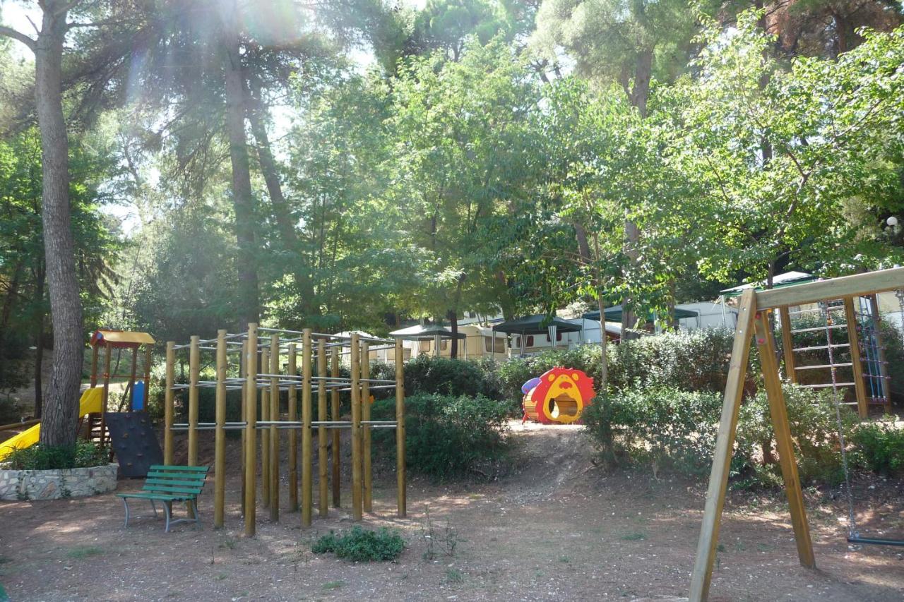 Happy Camp Mobile Homes In Camping Villaggio Internazionale San Menaio Bagian luar foto