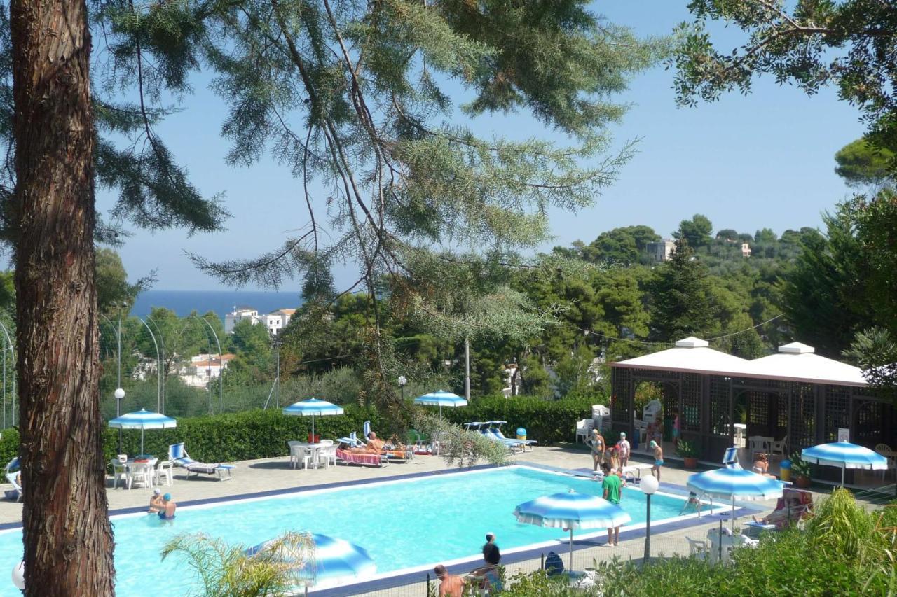 Happy Camp Mobile Homes In Camping Villaggio Internazionale San Menaio Bagian luar foto