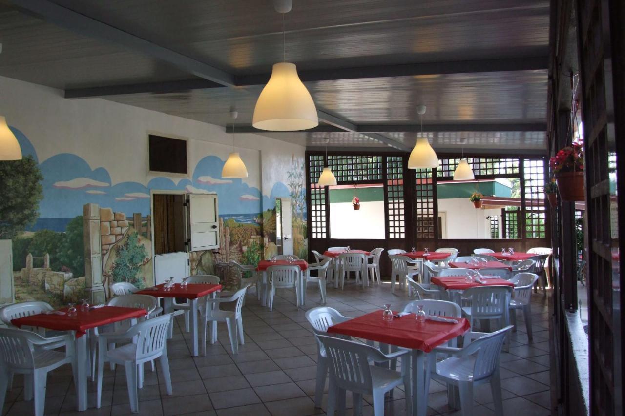 Happy Camp Mobile Homes In Camping Villaggio Internazionale San Menaio Bagian luar foto